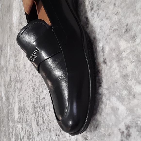 🔥🔥PRADA Men's logo loafers black size 8 US MSRP $695🔥🔥 - Picture 2 of 11